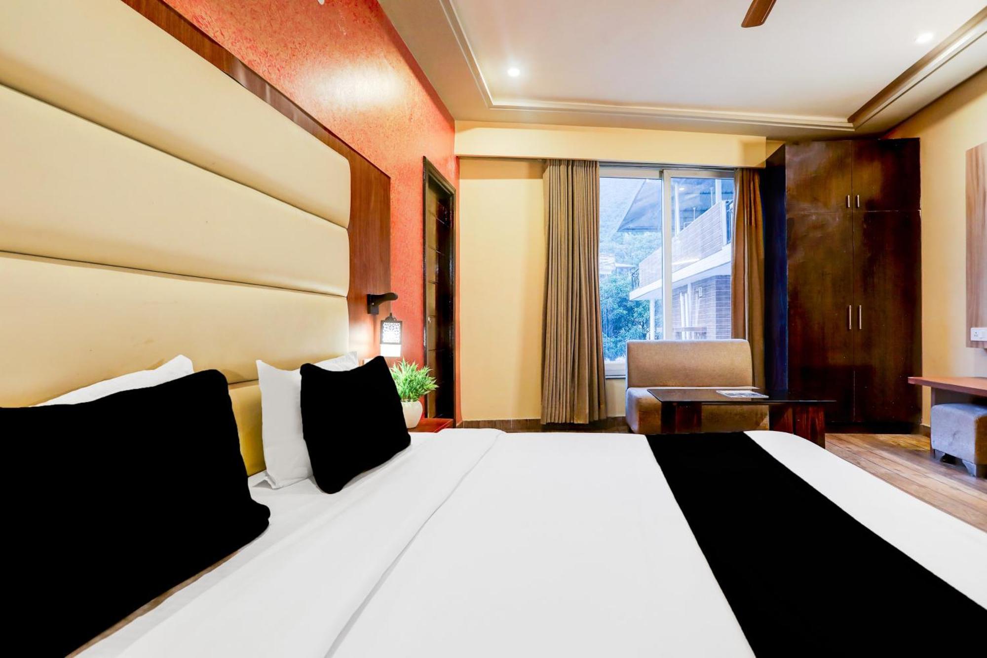 Super Townhouse Oak Pacify Hills Hotel Rajpur ภายนอก รูปภาพ
